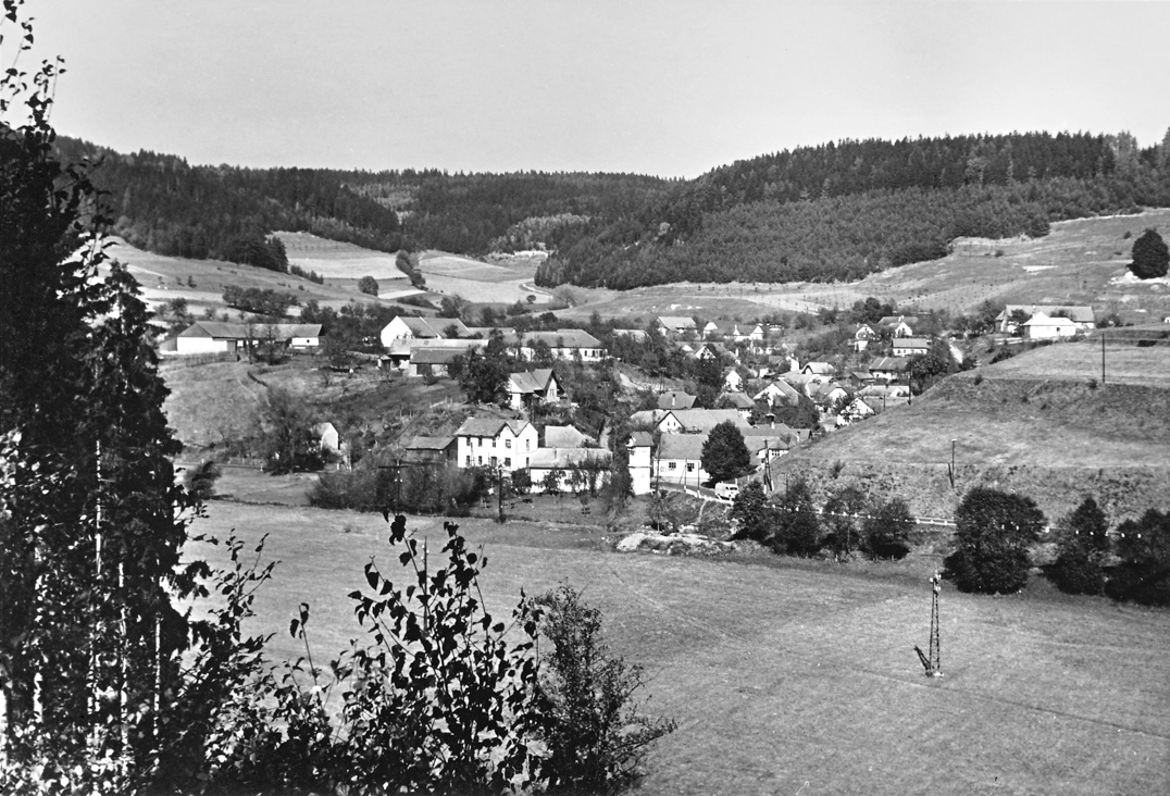11. Lazinov – pohled z protější stráně – září 1959 (foto: František Továrek)