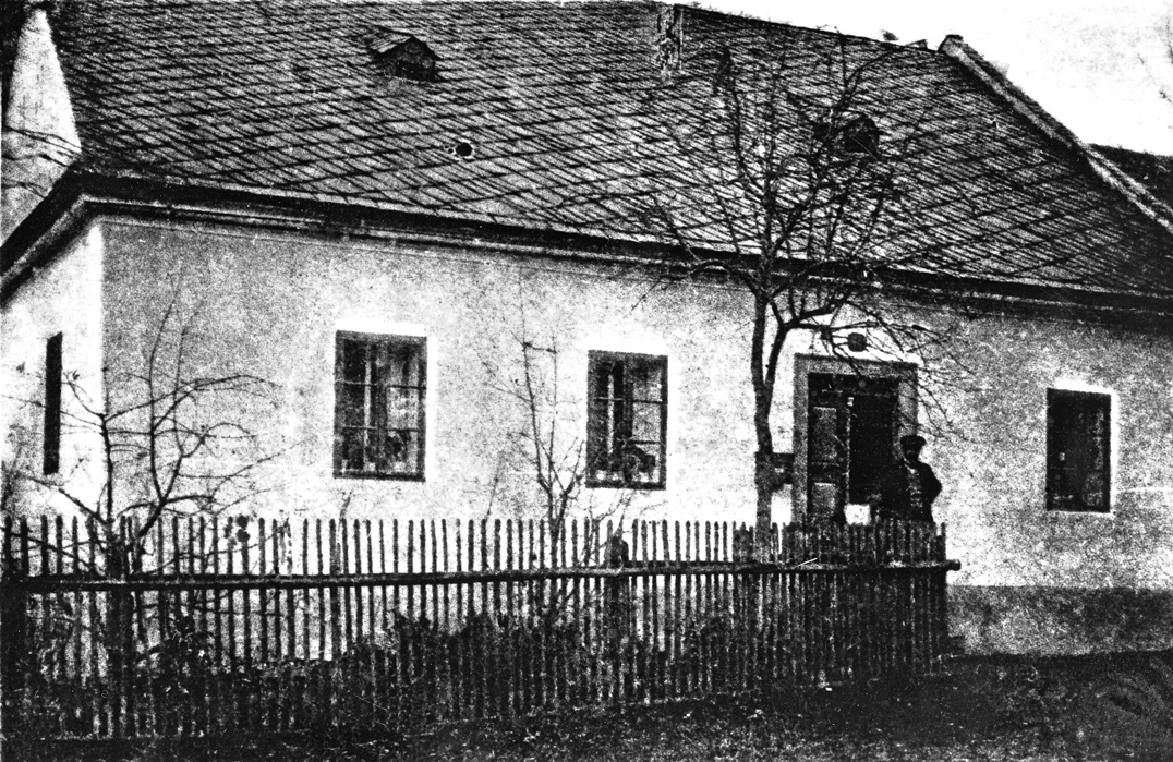 29. Lazinov – pan Haupt a jeho dům – 1942 (foto: z pohlednice „Pozdrav z Lazinova“)
