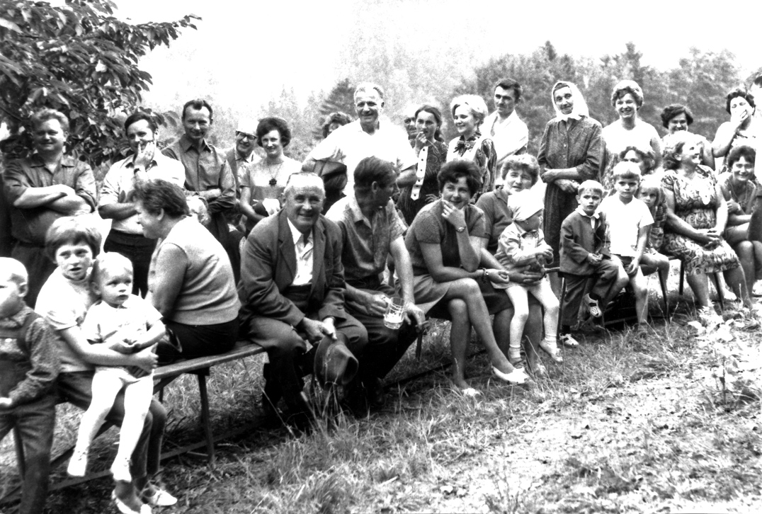 35. Otvírání myslivecké chaty („Belvedéru“) – 1970 (?) (foto: z archívu rodiny Přichystalových)