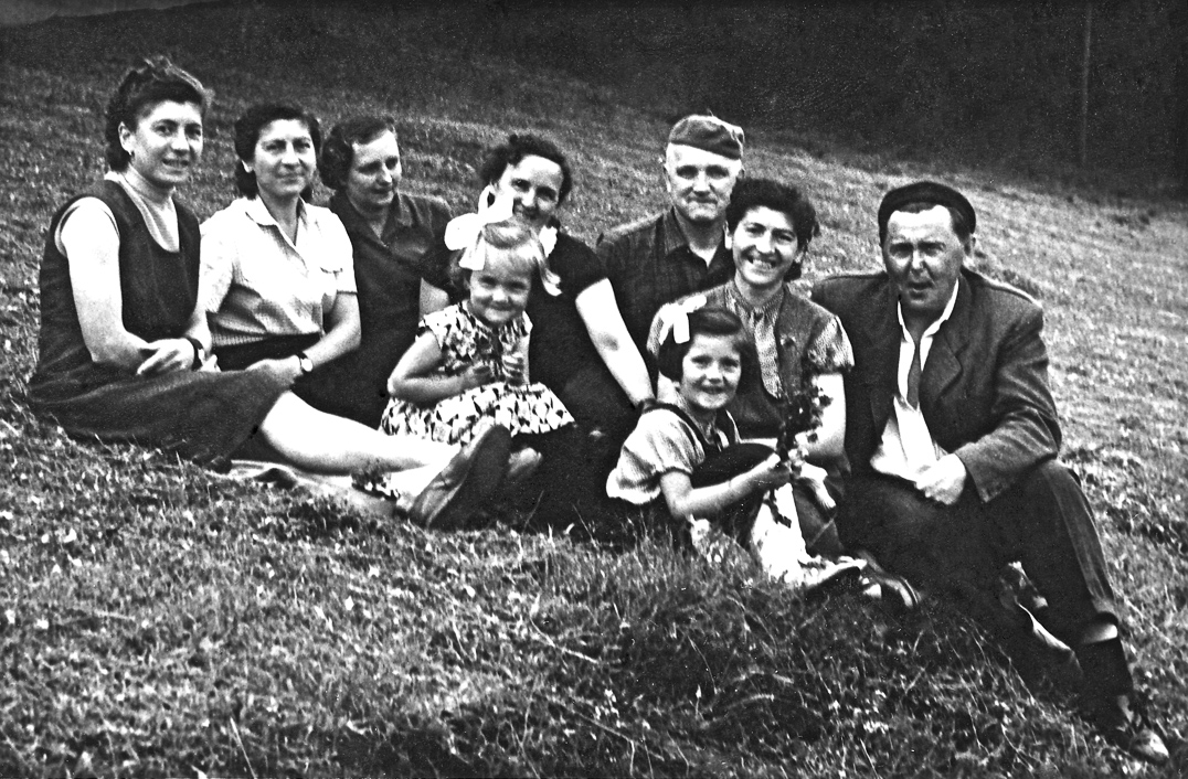 36c. Pásková, Kotoulková, Šamšulovi, Šustrovi (foto: ?)