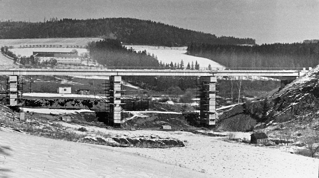 46. Přehrada – stavba mostu u Vranové (foto: František Továrek)