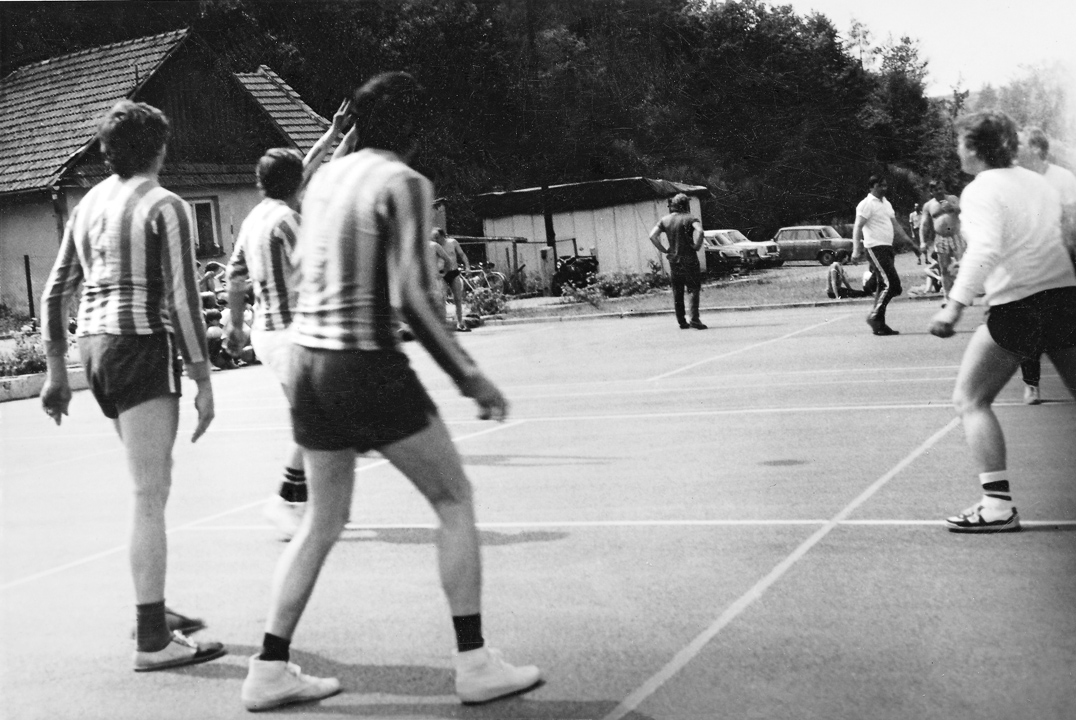 53. Volejbalový turnaj „Lazinovské léto“ – 1985 (foto: z archivu Anežky Ondříčkové)