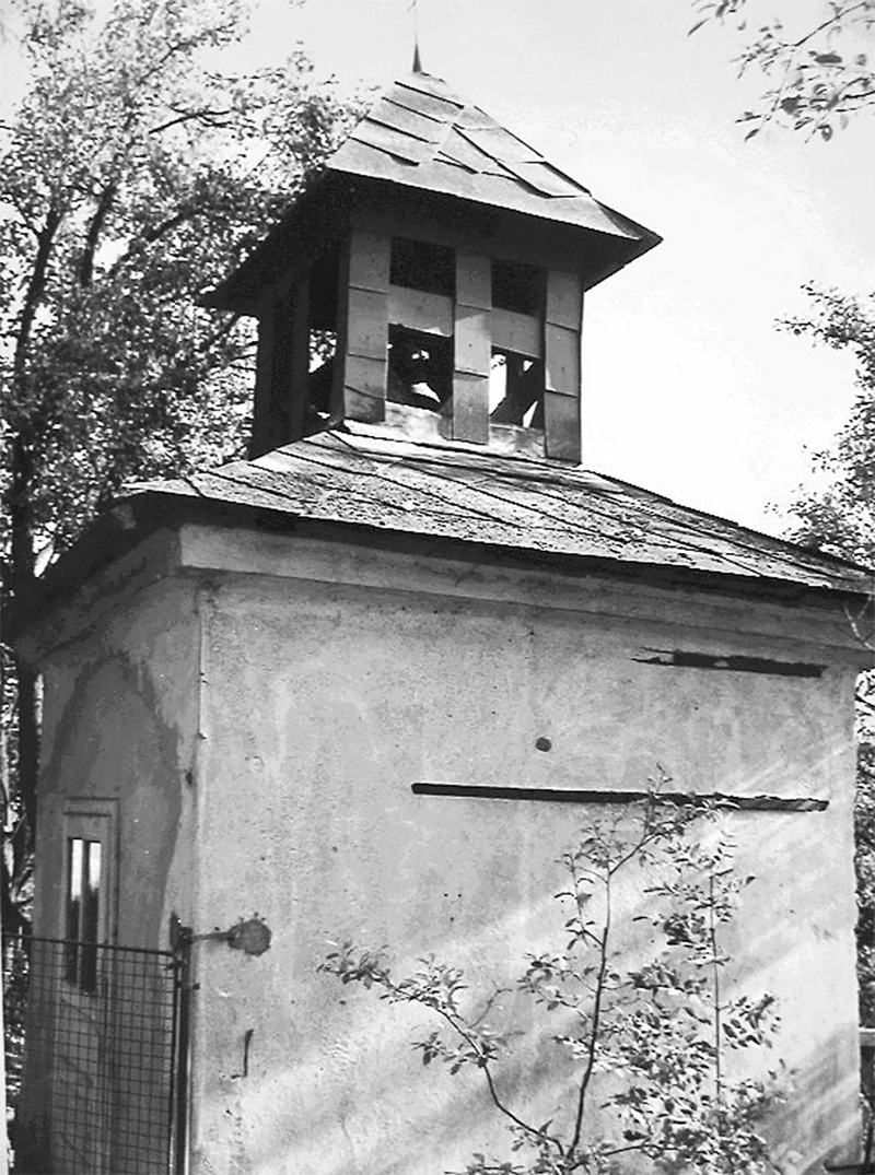 
55. Lazinovská zvonička, jak vypadala před rekonstrukcí v r. 2005 (foto: František Továrek)
